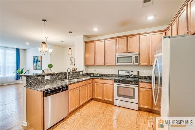 1515 Hudson Cir in Highland Park, NJ - Foto de edificio - Building Photo