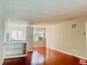941 N San Vicente Blvd, Unit 2 in West Hollywood, CA - Building Photo - Building Photo