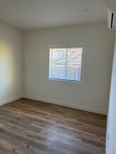 1021 W 77th St in Los Angeles, CA - Building Photo - Building Photo