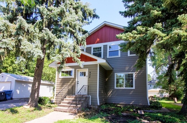 property at 924 18th Ave SE
