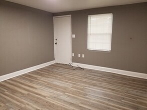 219 Locust St, Unit 2 in Carnegie, PA - Building Photo - Building Photo
