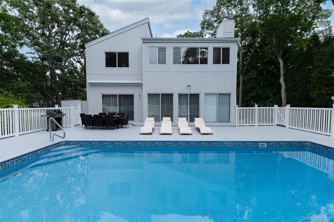 58 Homewood Dr in Hampton Bays, NY - Building Photo - Building Photo