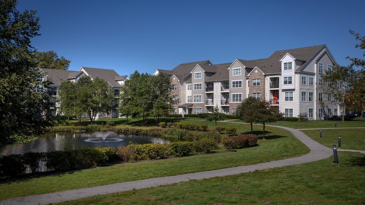 1 Charles Pond Dr-Unit -7-721 in Coram, NY - Building Photo