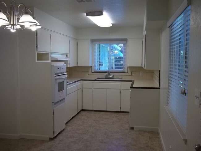1612 W Griffith Way in Fresno, CA - Building Photo - Building Photo