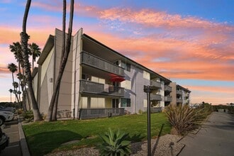 4200 S Harbor Blvd in Oxnard, CA - Foto de edificio - Building Photo