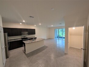 11154 Crescent Deer Dr in Land O Lakes, FL - Foto de edificio - Building Photo