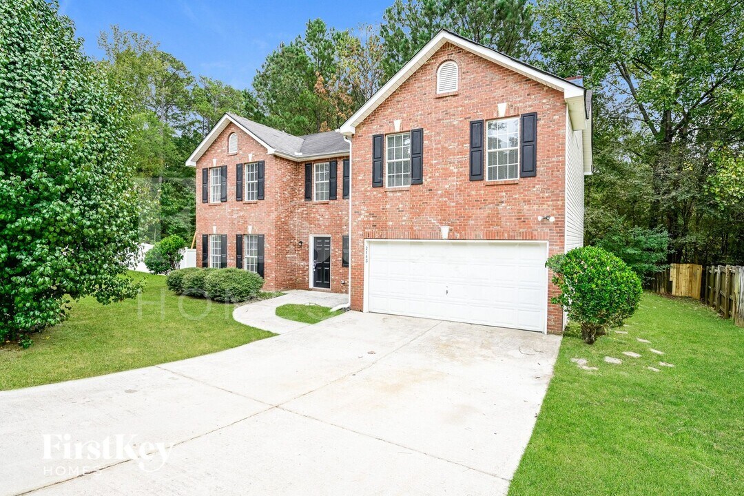 2143 Silva Dr in Conley, GA - Building Photo