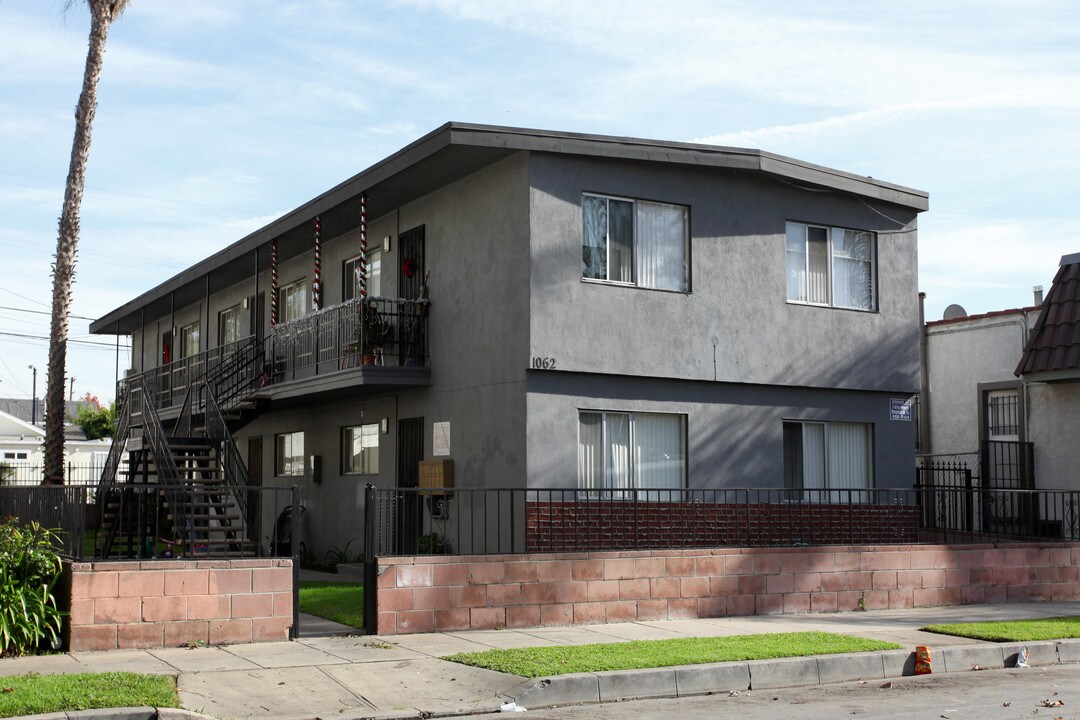 1062 Coronado Ave in Long Beach, CA - Building Photo