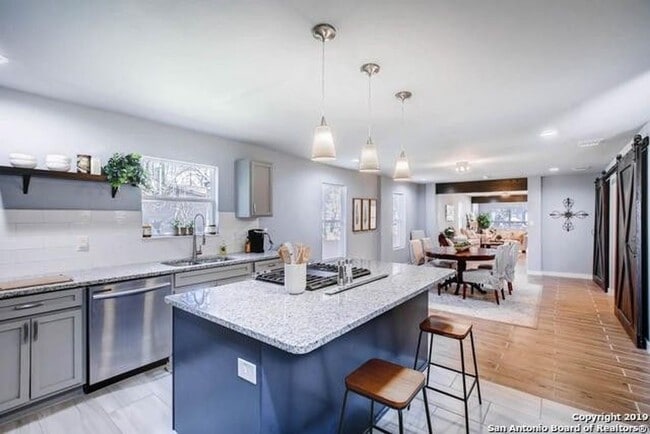 property at 310 E Russell Pl