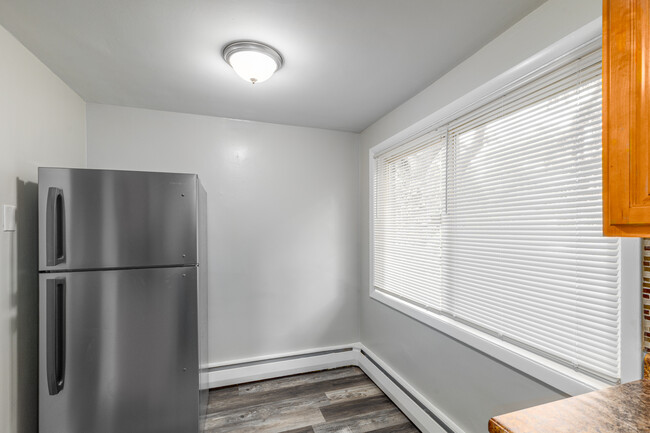 Ridley Mews Apartments in Prospect Park, PA - Building Photo - Interior Photo