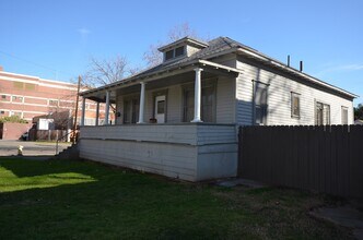 805 Rio Chico Way in Chico, CA - Building Photo - Building Photo