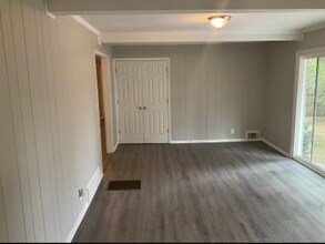 1915 Timothy Dr SW in Atlanta, GA - Foto de edificio - Building Photo