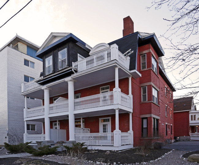 Miskin Apartments in Ottawa, ON - Building Photo - Primary Photo