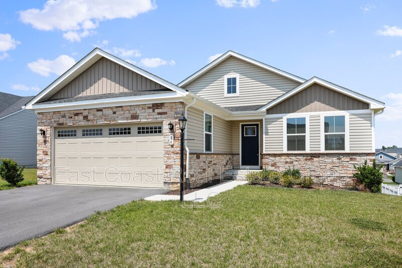 86 Porch Light Ln in Hedgesville, WV - Building Photo