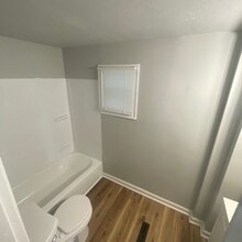 243 James St in North Versailles, PA - Foto de edificio - Building Photo