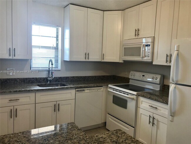 9273 SW 8th St in Boca Raton, FL - Building Photo - Building Photo