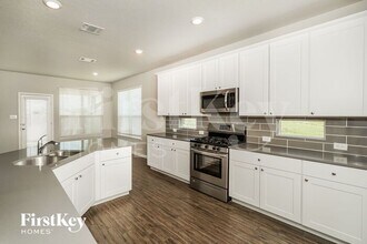 9231 Fullerton Way in San Antonio, TX - Building Photo - Building Photo
