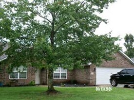 723 Pennington St in Lowell, AR - Building Photo