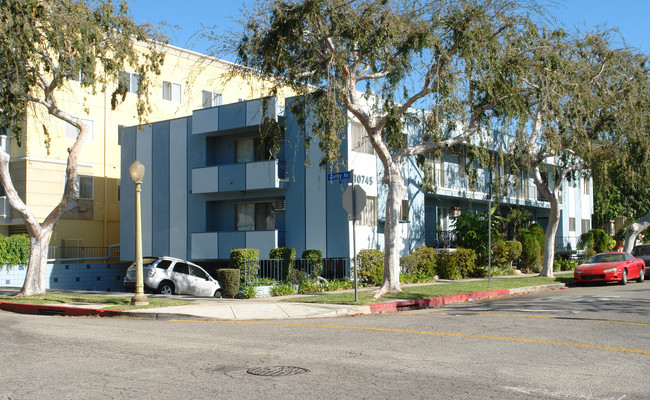 10745 La Grange Ave in Los Angeles, CA - Foto de edificio - Building Photo