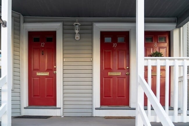 8 Speridakis Terrace, Unit 1 in Cambridge, MA - Foto de edificio - Building Photo