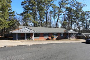 200 Grove Pl in Roswell, GA - Building Photo