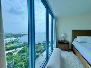601 NE 36th St, Unit 1703 in Miami, FL - Building Photo - Building Photo