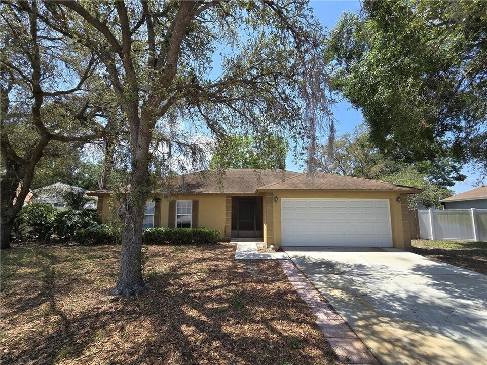 717 Chilt Dr in Brandon, FL - Building Photo