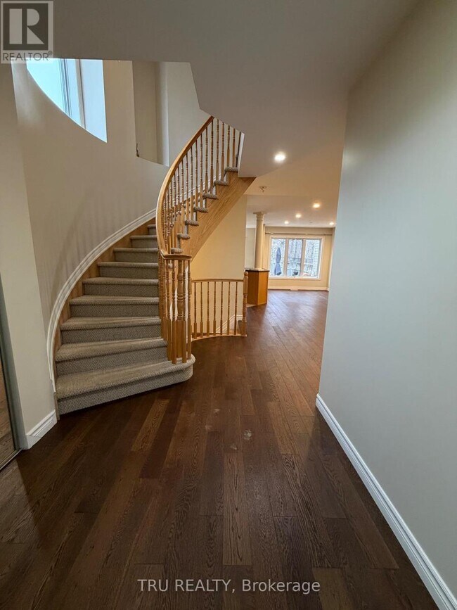 291 Serena Way in Ottawa, ON - Building Photo - Building Photo