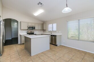 1161 E Lakeview Dr in San Tan Valley, AZ - Building Photo - Building Photo