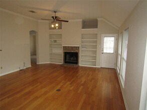 1728 Dapplegrey Ln in Austin, TX - Building Photo - Building Photo
