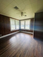 107 Barry St in Sunset, LA - Building Photo - Building Photo