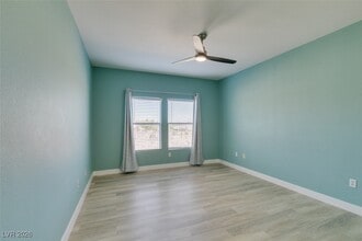 10600 Amber Ridge Dr in Las Vegas, NV - Foto de edificio - Building Photo