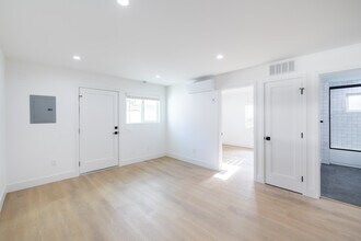 24332 Chestnut St Newhall, CA 91321 in Santa Clarita, CA - Foto de edificio - Building Photo