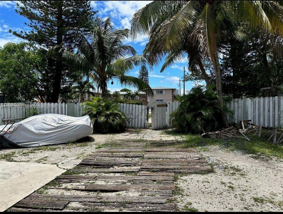 1721 McKinley St in Hollywood, FL - Building Photo