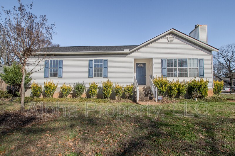 18 Warren Ct in Greenville, SC - Building Photo
