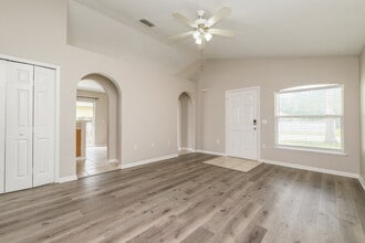 6434 Tabogi Trail in Wesley Chapel, FL - Foto de edificio - Building Photo