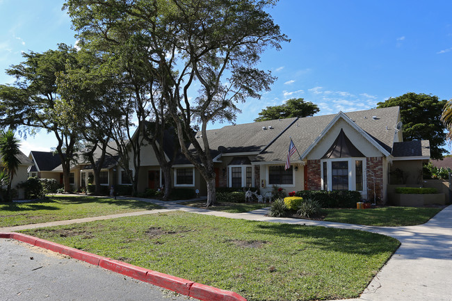 Lilac Village Carriage Walk in Boca Raton, FL - Foto de edificio - Building Photo