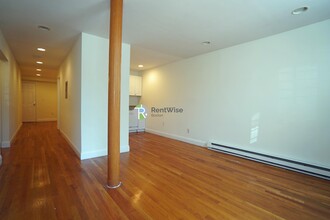 1298 Commonwealth Avenue, Unit E in Boston, MA - Building Photo - Building Photo