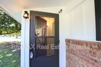 1402 Lawrence Ave in Springdale, AR - Building Photo - Building Photo