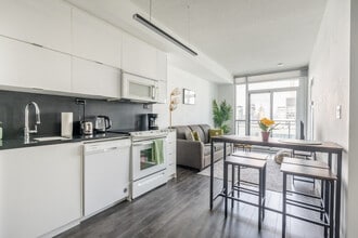 1 Iceboat Terr in Toronto, ON - Building Photo - Building Photo