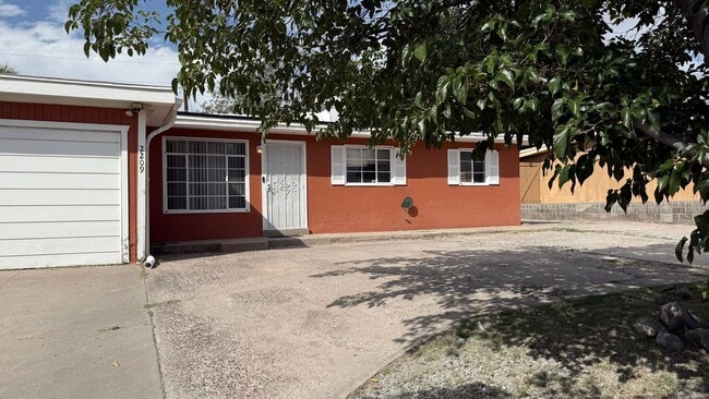 property at 2209 Magnolia Dr
