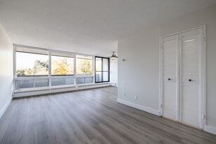 The Park West in Ottawa, ON - Building Photo