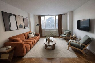 350 W 43rd St in New York, NY - Building Photo - Building Photo