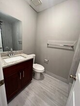 8911 NW 28th Dr, Unit B in Coral Springs, FL - Foto de edificio - Building Photo