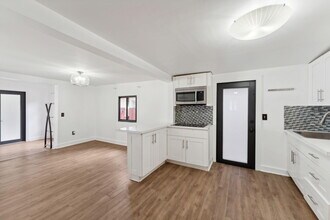 1204 NW 70th St in Miami, FL - Building Photo - Building Photo