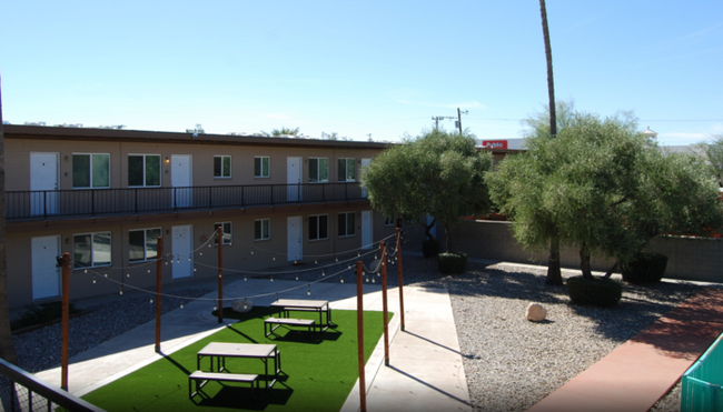 property at 4302 E Bellevue St
