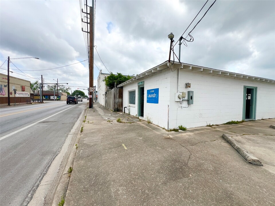 3211 School St in Needville, TX - Building Photo