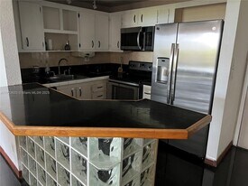 1465 NE 123rd St in Miami, FL - Building Photo