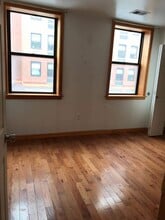 214 N 10th St, Unit 1 in Philadelphia, PA - Building Photo - Building Photo