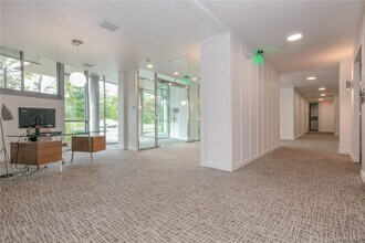 250 Central Park Ave in Hartsdale, NY - Building Photo - Building Photo